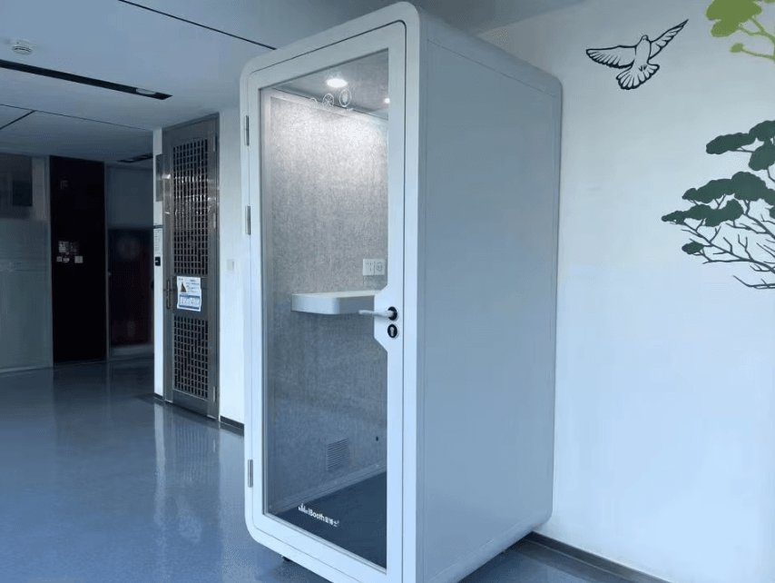 Hình ảnh thực tế Cabin cách âm 1 chỗ làm việc cá nhân QB BLF-05 lắp đặt tại văn phòng