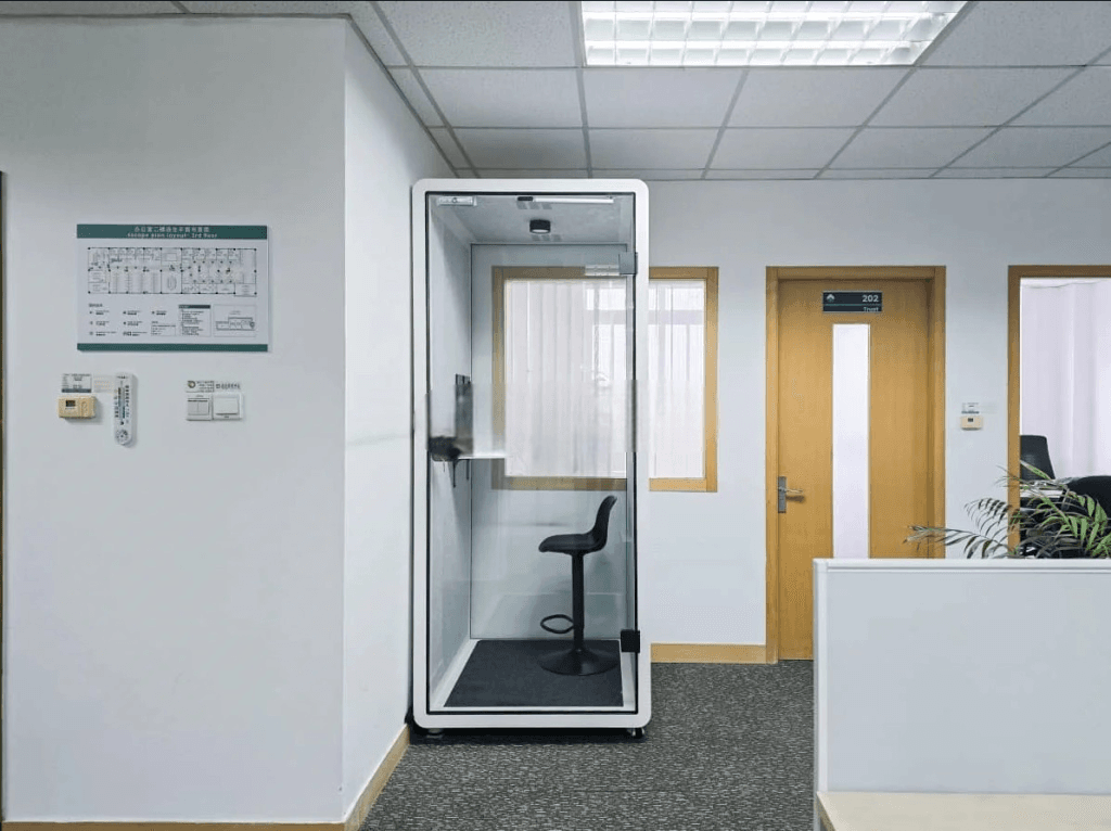 Xu Hướng Thiết Kế Office Pod & Cabin Cách Âm Nổi Bật Nhất Định Hình Năm 2026