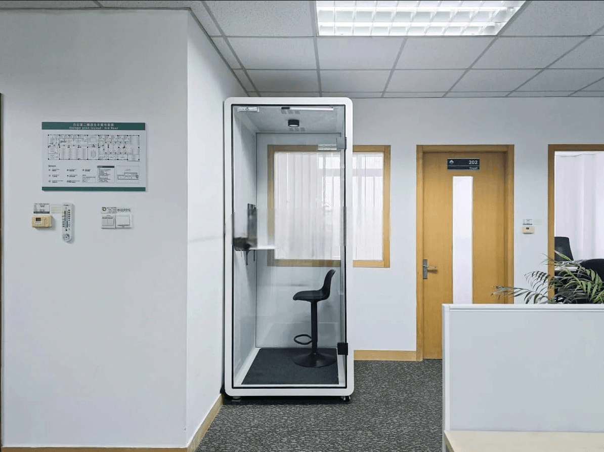 Xu Hướng Thiết Kế Office Pod & Cabin Cách Âm Nổi Bật Nhất Định Hình Năm 2026