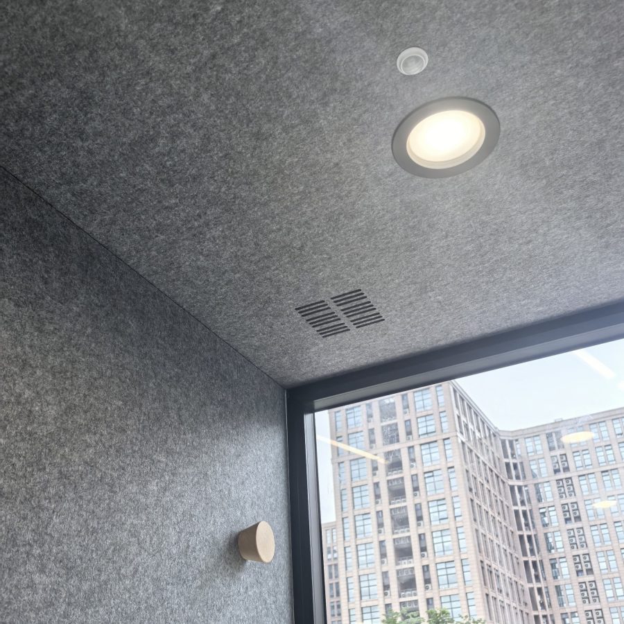 Đèn và hệ thống thông gió Cabin cách âm cá nhân QB FS-PS Bản lề ẩn Invisible Pivot