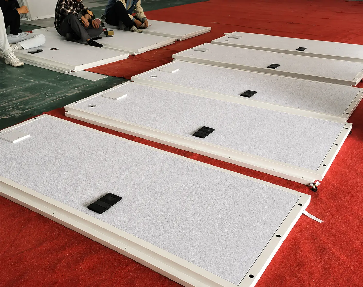 Lắp hệ thống điện và ổ cắm cabin cách âm